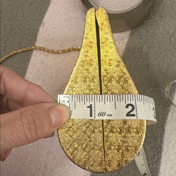 Walborg metallic Vintage Gold Textured Clutch - Picture 10 of 11